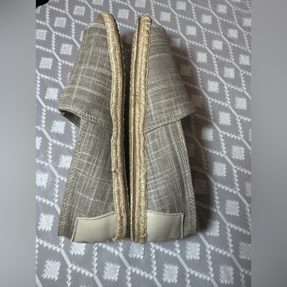 Tom’s  Beige Open Toe Flat Shoes, Women’s Size 6W - Picture 4 of 9